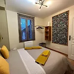 Ay Apartment *